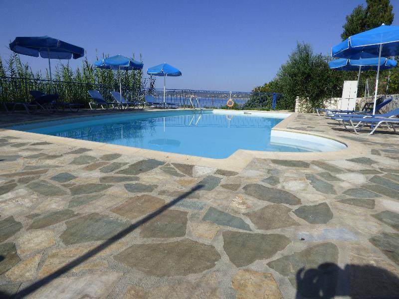 Milos Studios Лурдата Экстерьер фото