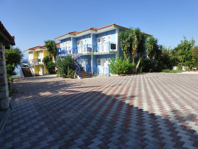 Milos Studios Лурдата Экстерьер фото
