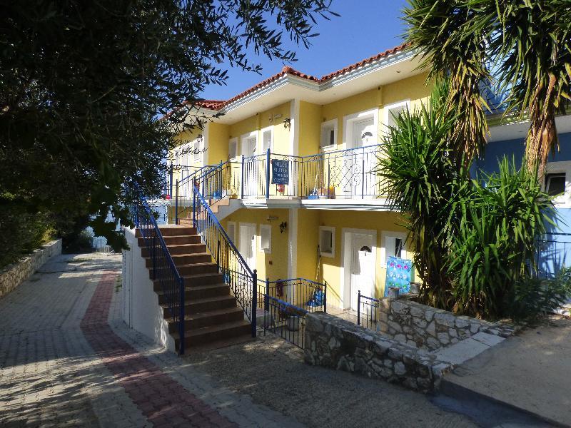 Milos Studios Лурдата Экстерьер фото