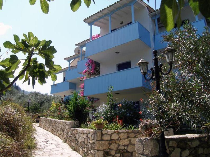 Milos Studios Лурдата Экстерьер фото