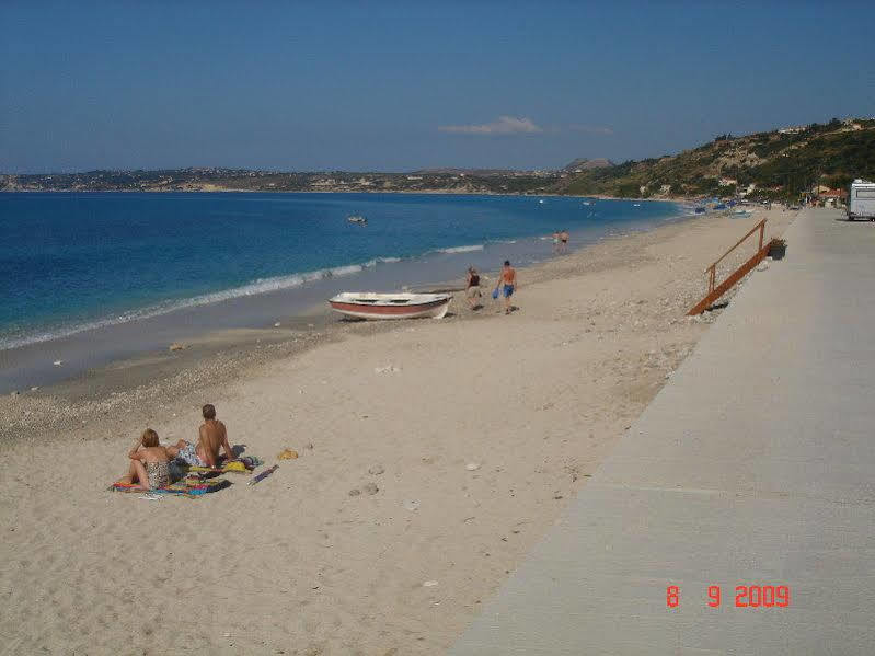 Milos Studios Лурдата Экстерьер фото